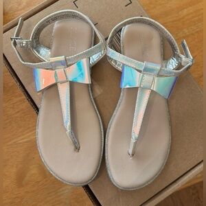 Children’s Place Girls Sandals Size 5 in good condition!